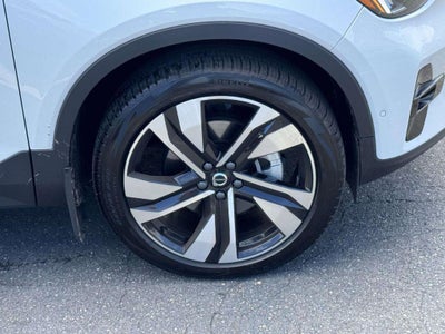 2026 Volvo XC40 Plus, B5 AWD Gas (mild hybrid), Dark
