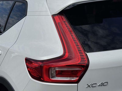 2026 Volvo XC40 Plus, B5 AWD Gas (mild hybrid), Dark