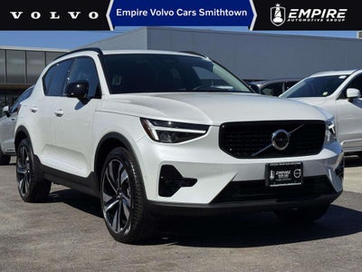 2026 Volvo XC40 Plus, B5 AWD Gas (mild hybrid), Dark