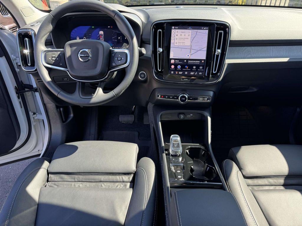 2026 Volvo XC40 Plus, B5 AWD Gas (mild hybrid), Dark