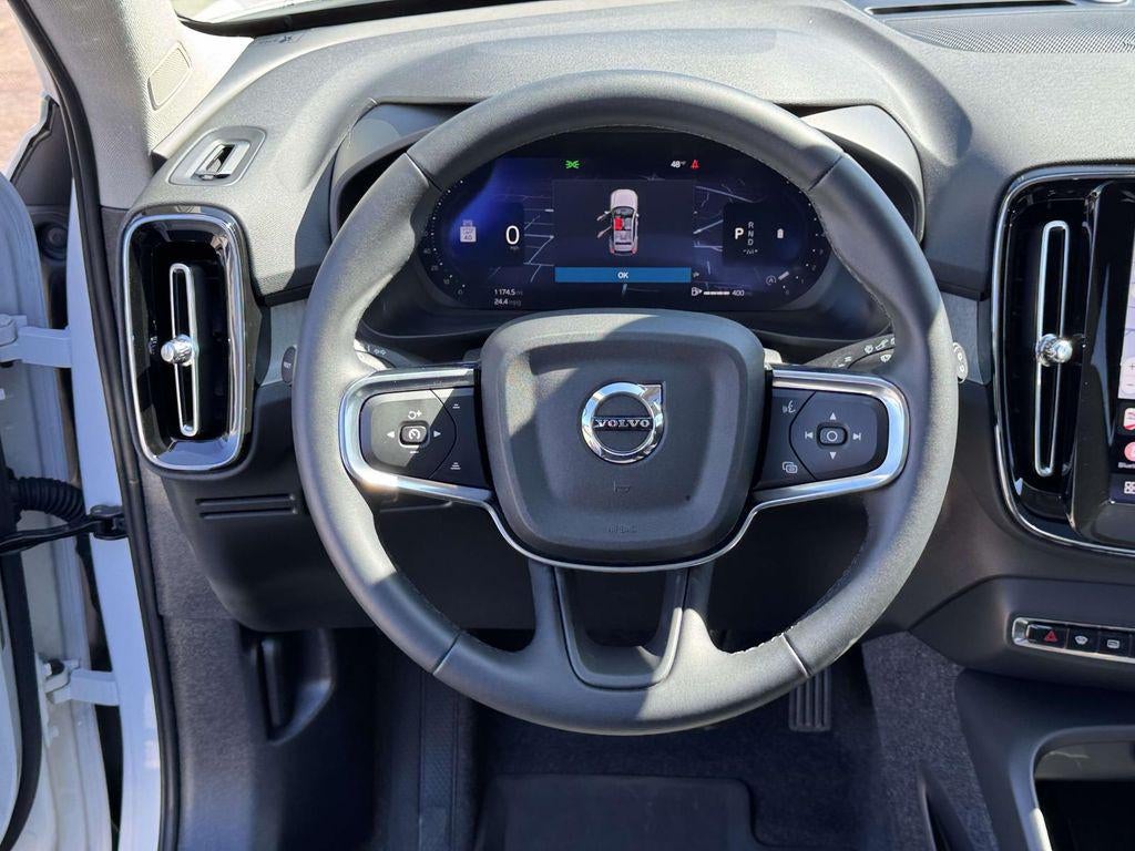 2026 Volvo XC40 Plus, B5 AWD Gas (mild hybrid), Dark