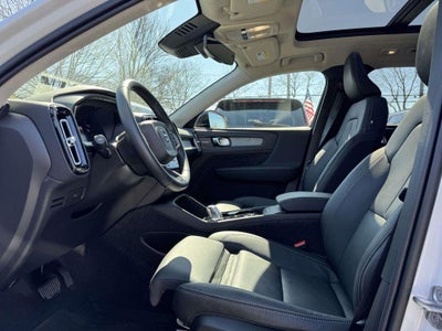 2026 Volvo XC40 Plus, B5 AWD Gas (mild hybrid), Dark