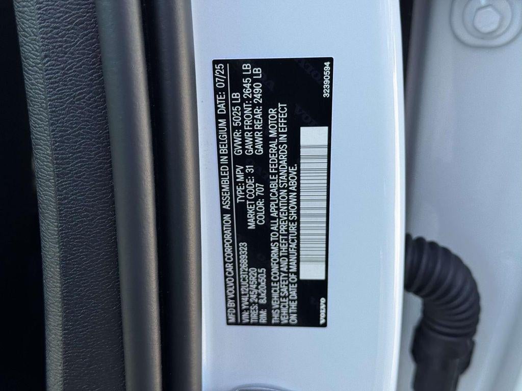 2026 Volvo XC40 Plus, B5 AWD Gas (mild hybrid), Dark