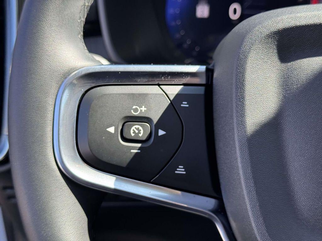 2026 Volvo XC40 Plus, B5 AWD Gas (mild hybrid), Dark