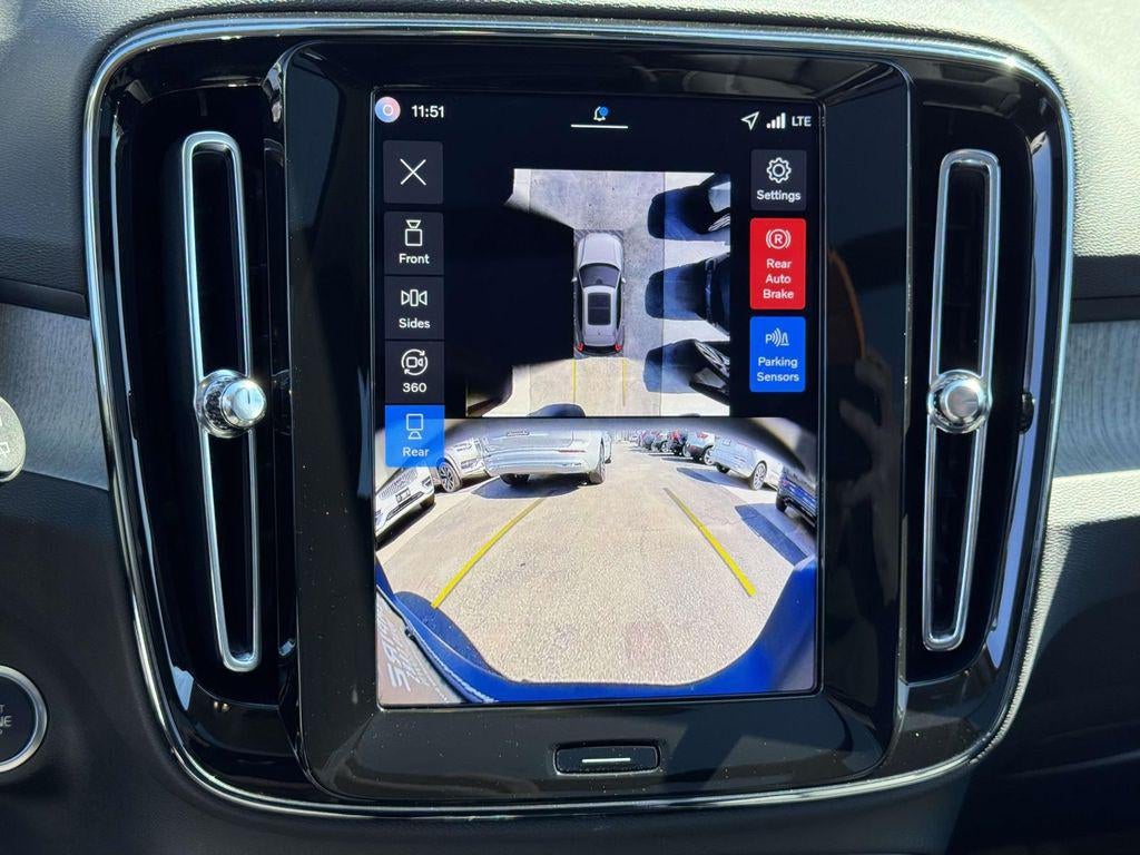 2026 Volvo XC40 Plus, B5 AWD Gas (mild hybrid), Dark