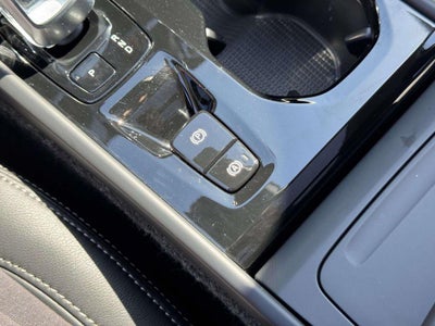 2026 Volvo XC40 Plus, B5 AWD Gas (mild hybrid), Dark