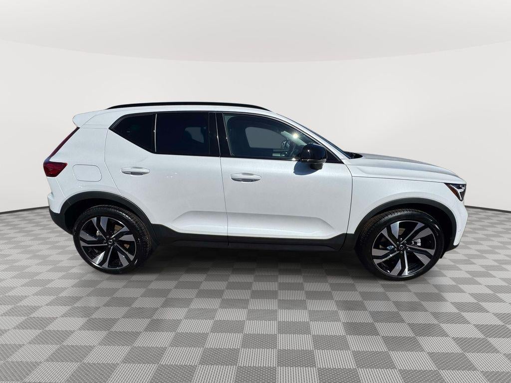 2026 Volvo XC40 Plus, B5 AWD Gas (mild hybrid), Dark