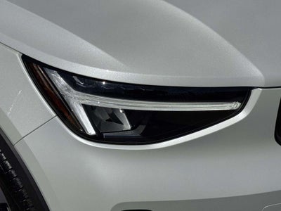 2026 Volvo XC40 Plus, B5 AWD Gas (mild hybrid), Dark