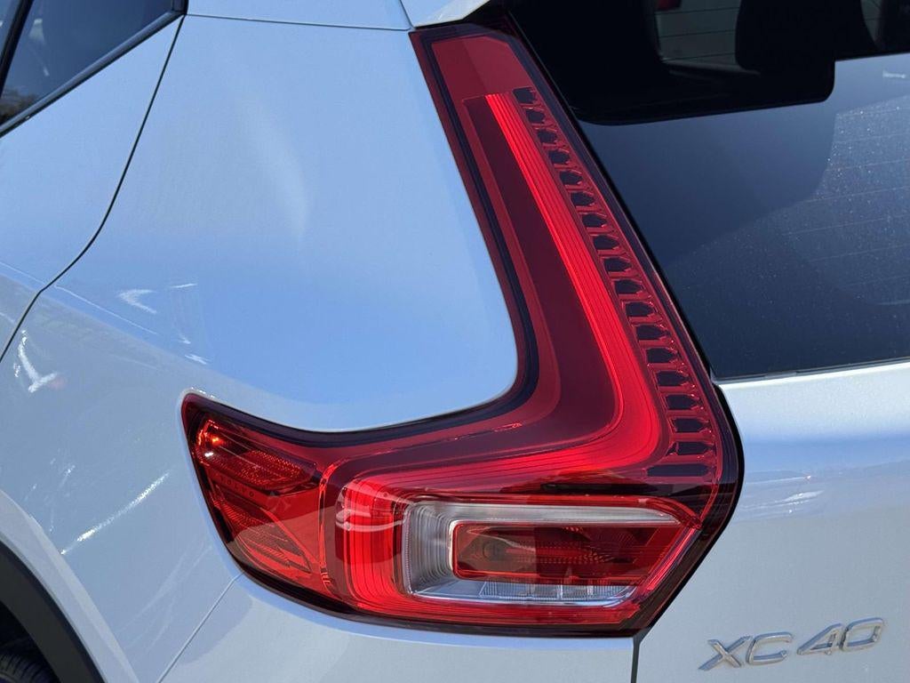 2026 Volvo XC40 Plus, B5 AWD Gas (mild hybrid), Dark