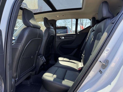 2026 Volvo XC40 Plus, B5 AWD Gas (mild hybrid), Dark