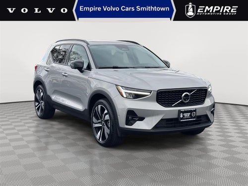 2025 Volvo XC40 B5 Plus Dark Theme