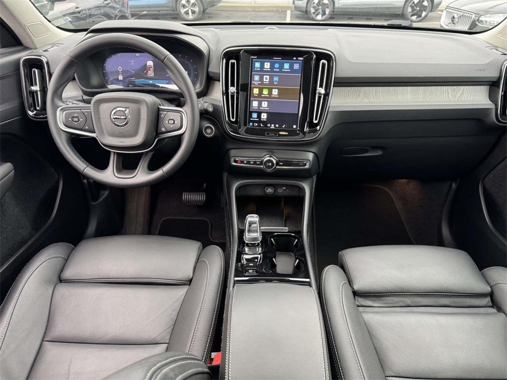 2025 Volvo XC40 B5 Plus Dark Theme