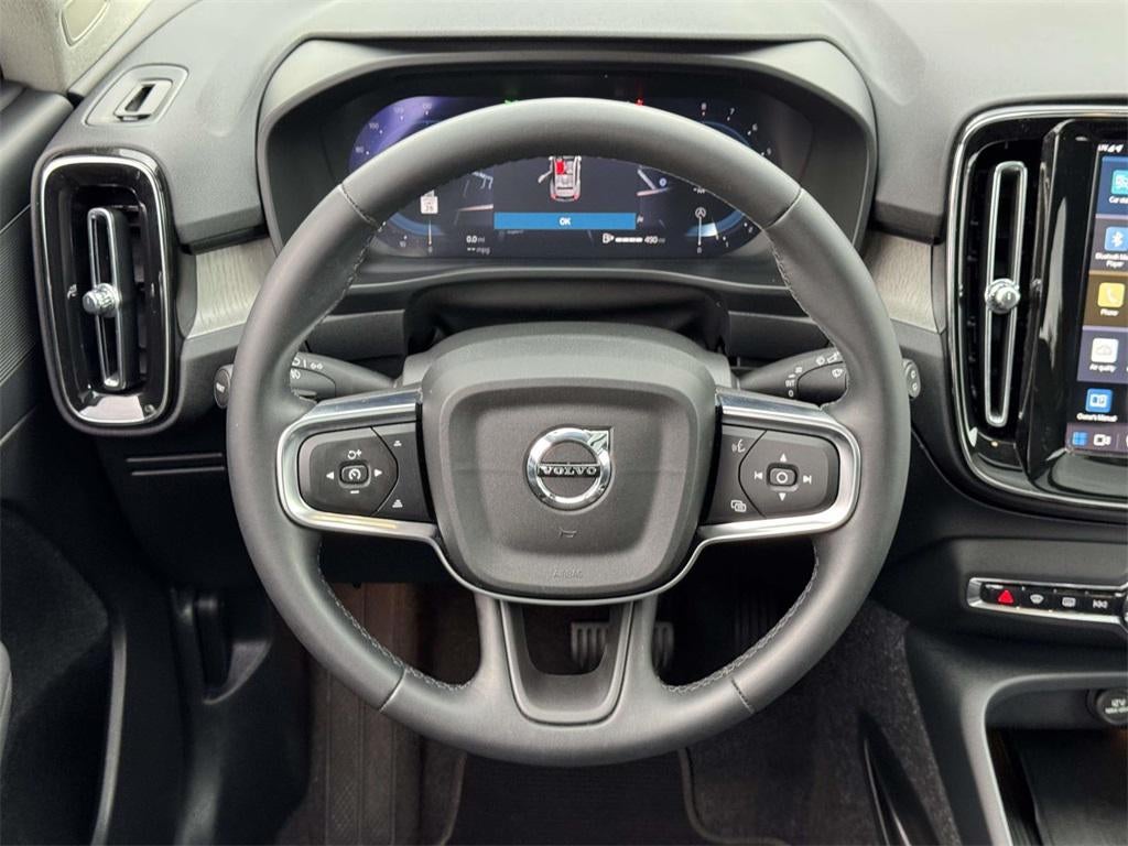 2025 Volvo XC40 B5 Plus Dark Theme