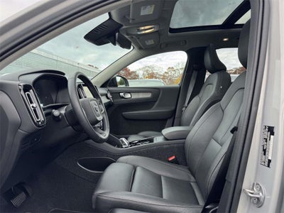 2025 Volvo XC40 B5 Plus Dark Theme