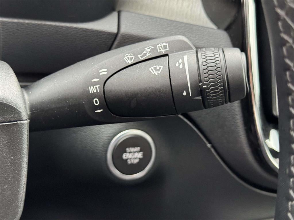 2025 Volvo XC40 B5 Plus Dark Theme