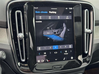 2025 Volvo XC40 B5 Plus Dark Theme