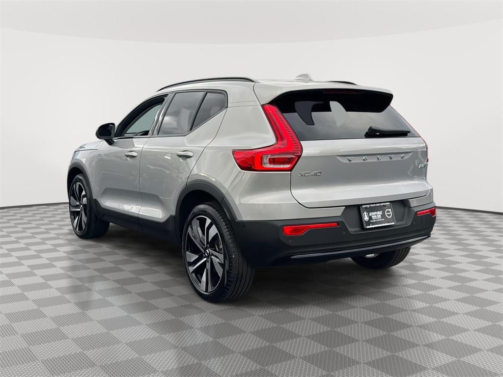 2025 Volvo XC40 B5 Plus Dark Theme