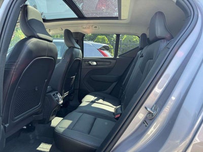 2026 Volvo XC40 Plus, B5 AWD Gas (mild hybrid), Dark