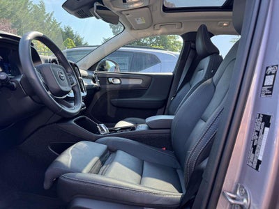 2026 Volvo XC40 Plus, B5 AWD Gas (mild hybrid), Dark
