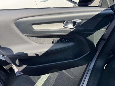 2026 Volvo XC40 Plus, B5 AWD Gas (mild hybrid), Dark