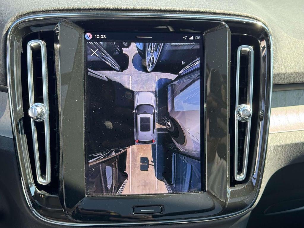 2026 Volvo XC40 Plus, B5 AWD Gas (mild hybrid), Dark