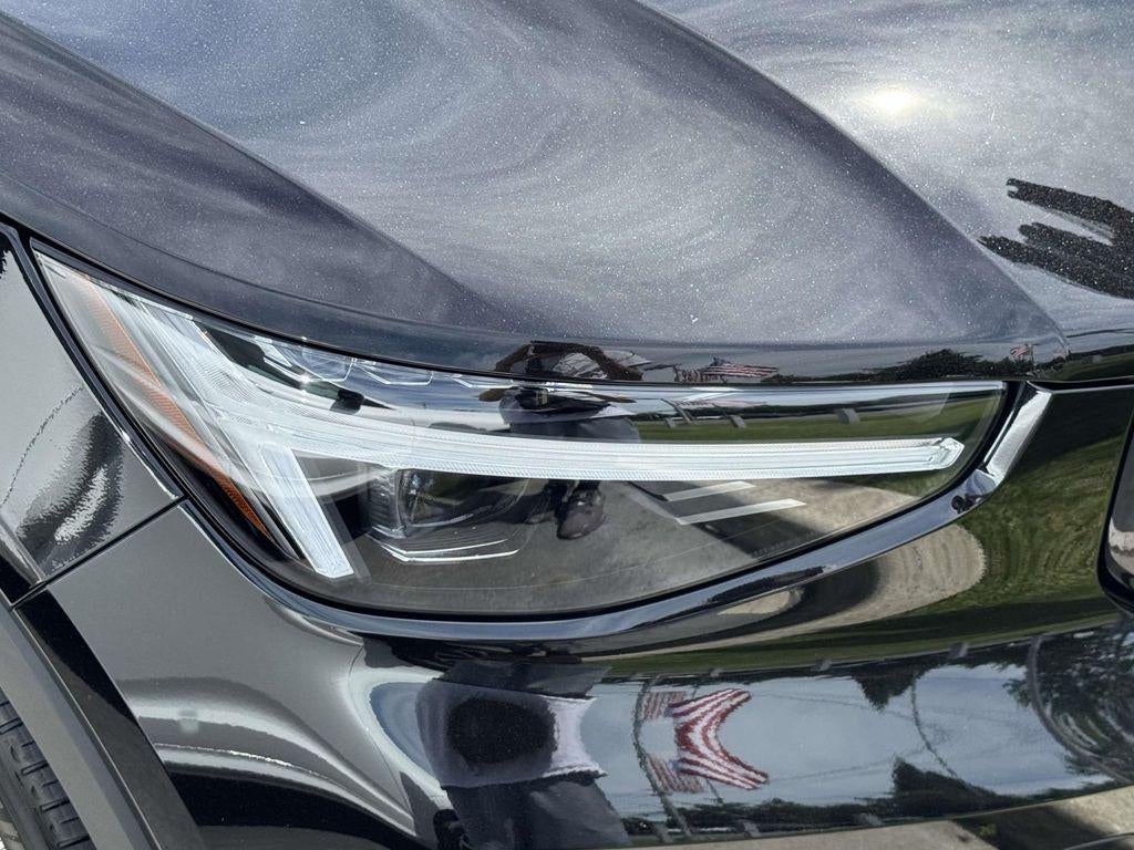 2026 Volvo XC40 Plus, B5 AWD Gas (mild hybrid), Dark