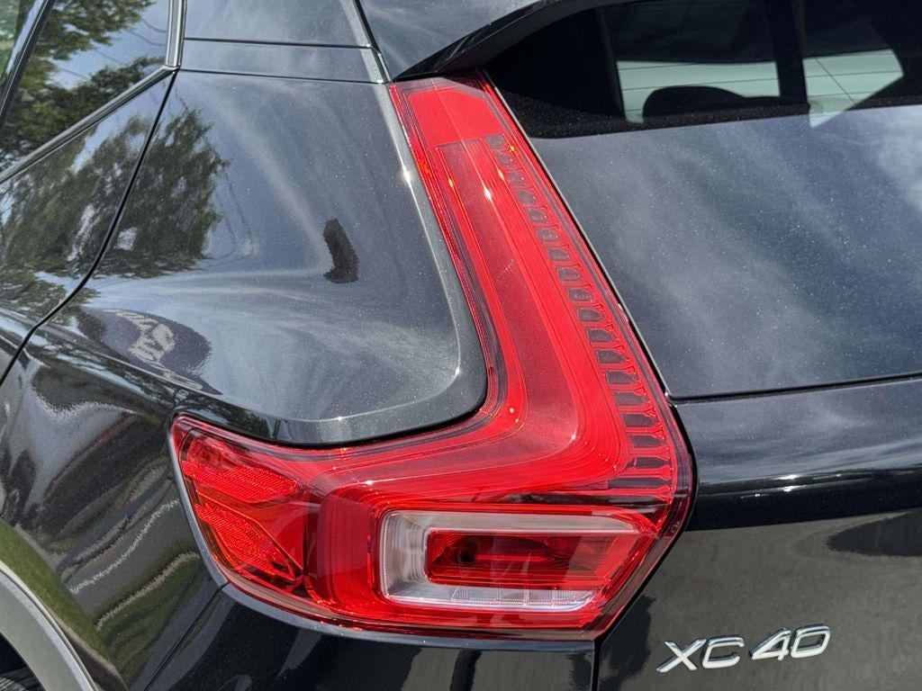 2026 Volvo XC40 Plus, B5 AWD Gas (mild hybrid), Dark