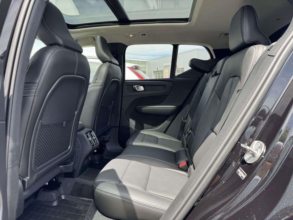 2026 Volvo XC40 Plus, B5 AWD Gas (mild hybrid), Dark