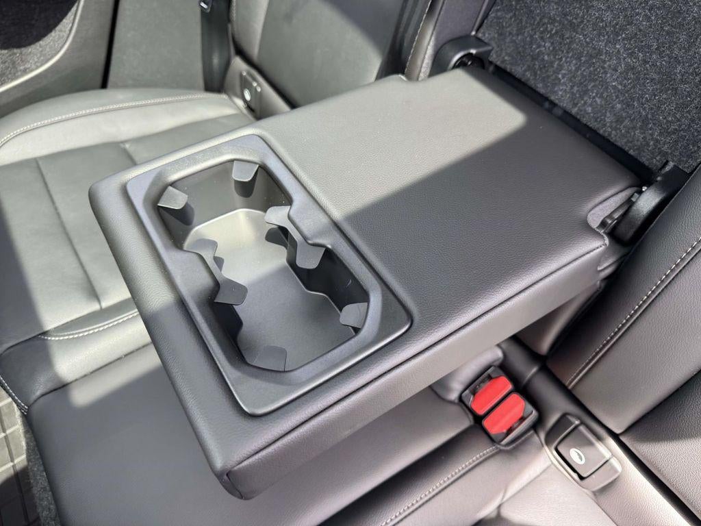 2026 Volvo XC40 Plus, B5 AWD Gas (mild hybrid), Dark