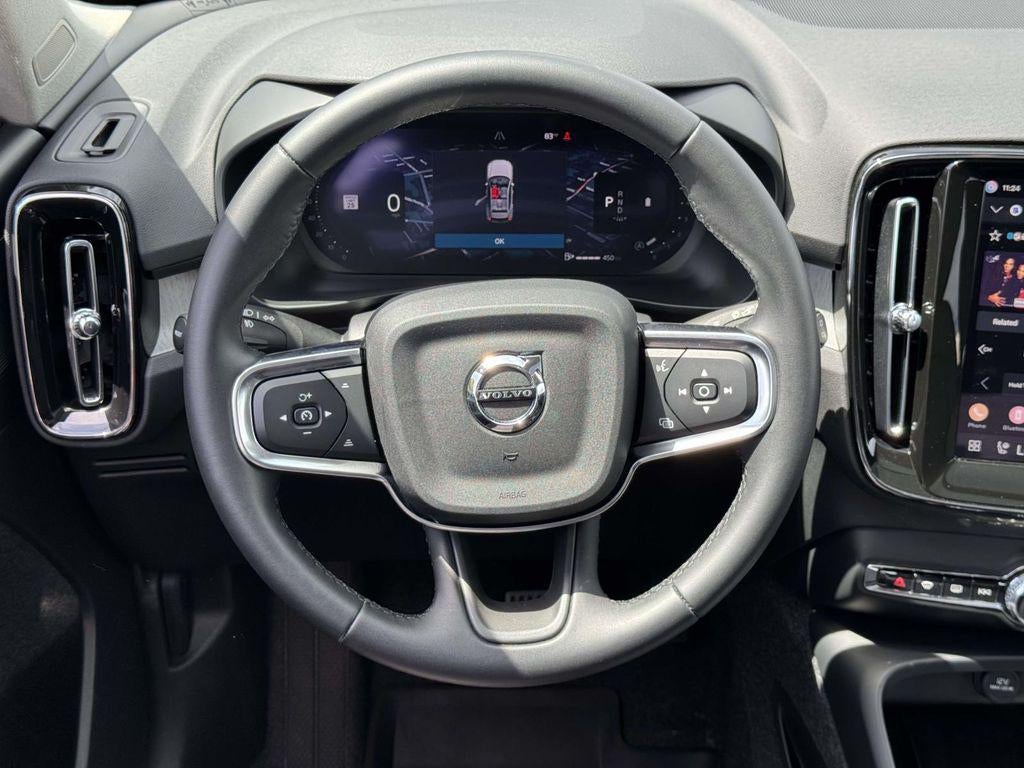 2026 Volvo XC40 Plus, B5 AWD Gas (mild hybrid), Dark