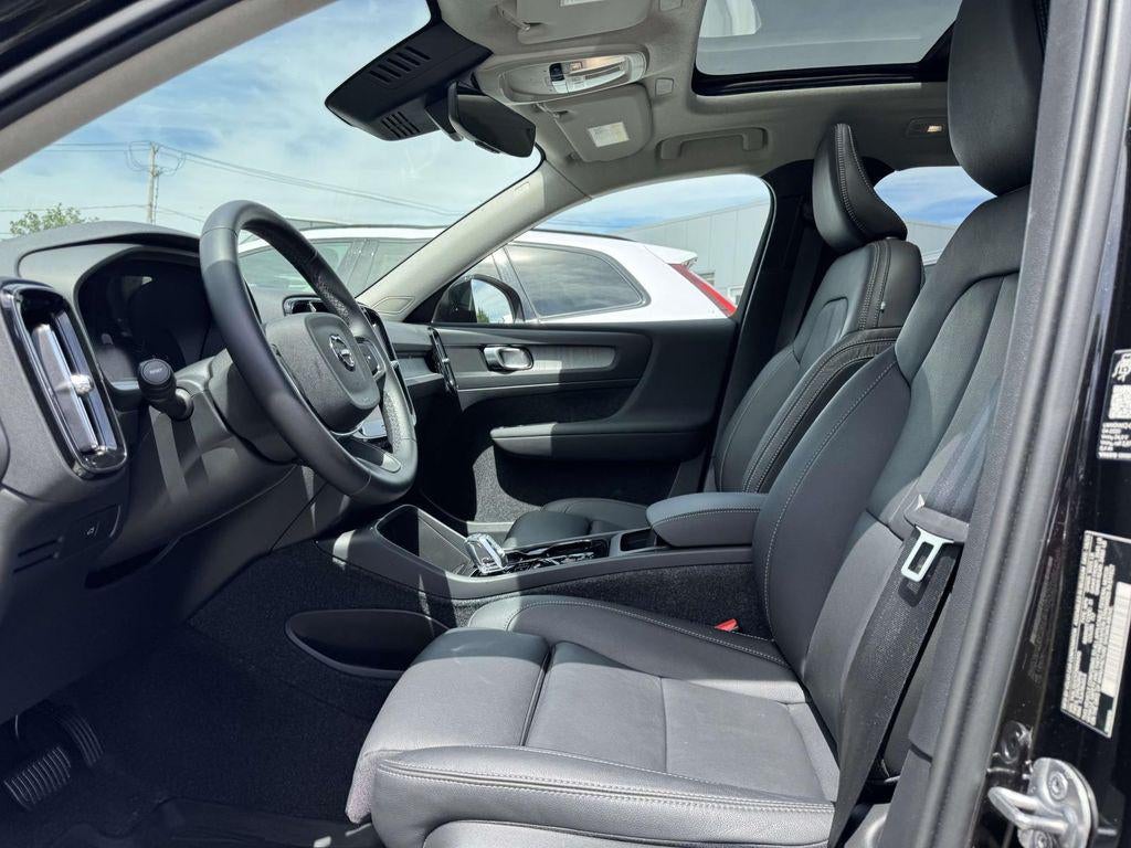 2026 Volvo XC40 Plus, B5 AWD Gas (mild hybrid), Dark