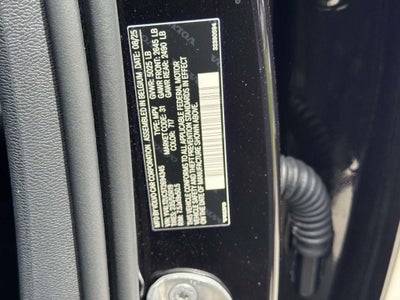 2026 Volvo XC40 Plus, B5 AWD Gas (mild hybrid), Dark