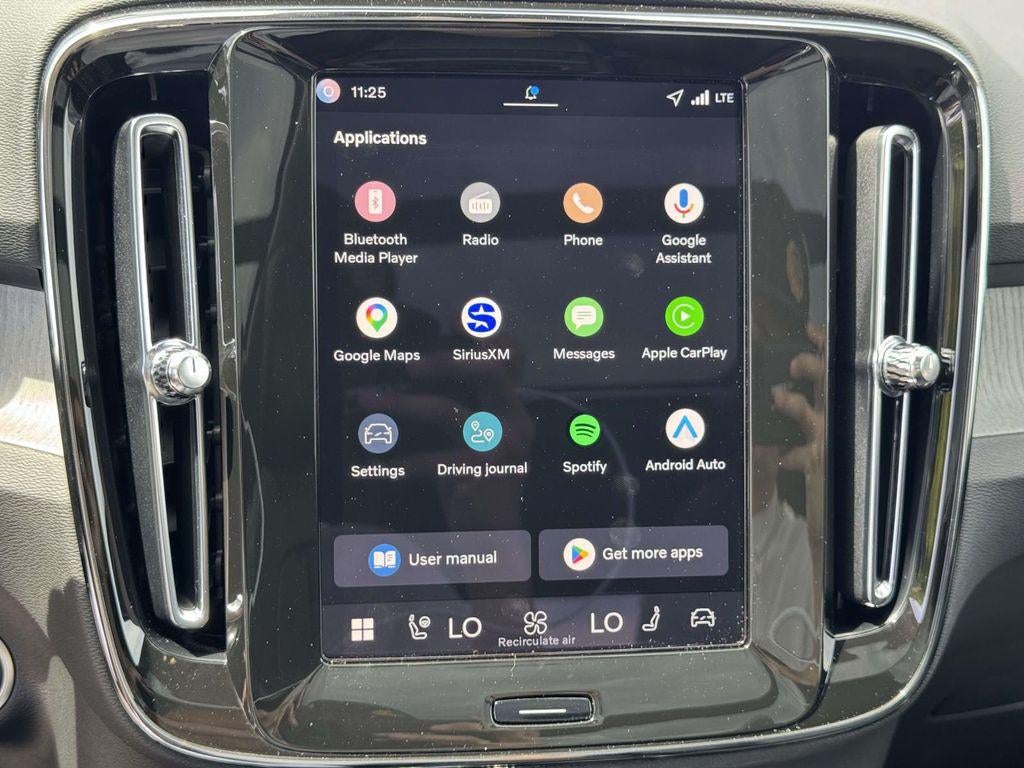 2026 Volvo XC40 Plus, B5 AWD Gas (mild hybrid), Dark