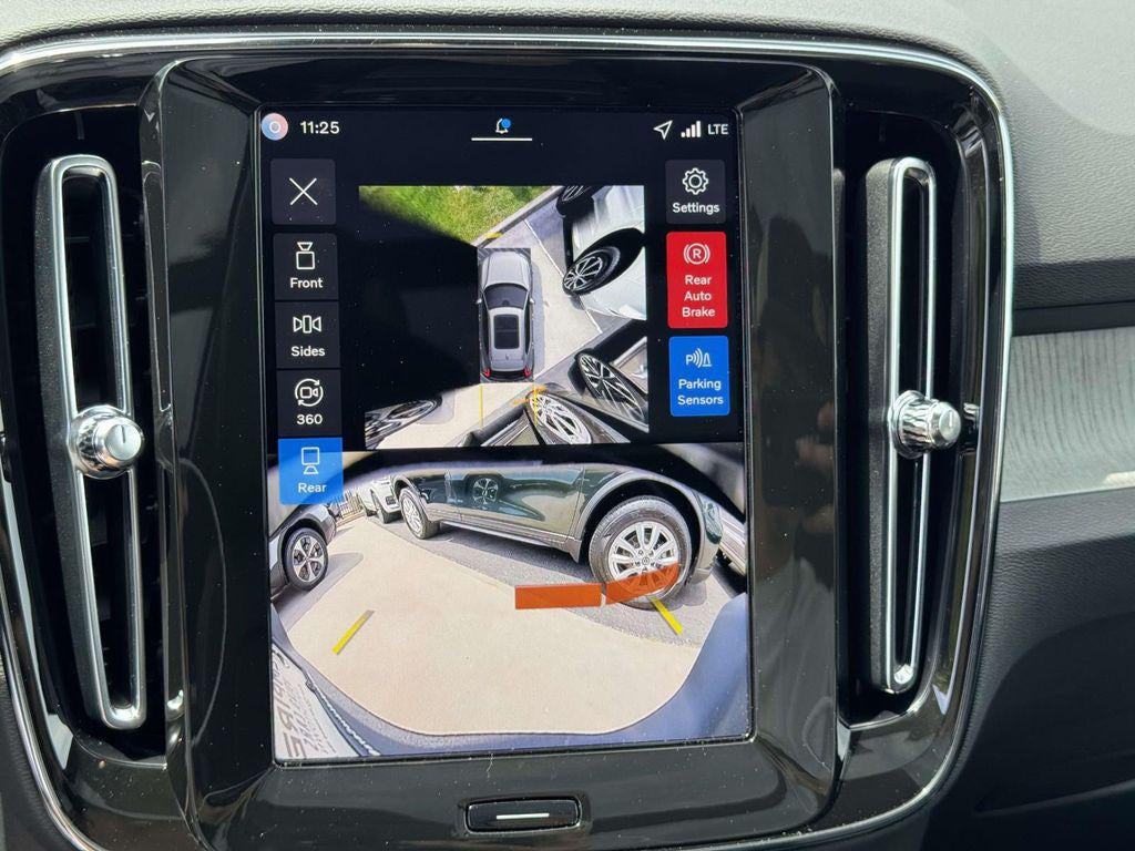 2026 Volvo XC40 Plus, B5 AWD Gas (mild hybrid), Dark