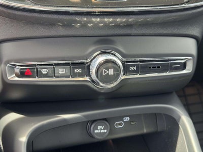 2026 Volvo XC40 Plus, B5 AWD Gas (mild hybrid), Dark