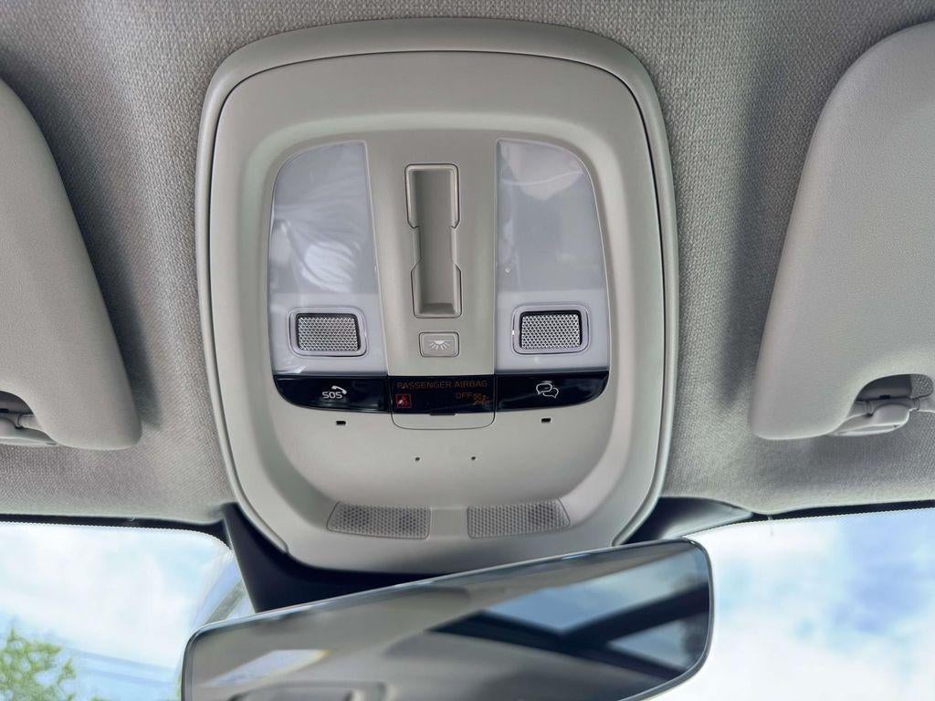 2026 Volvo XC40 Plus, B5 AWD Gas (mild hybrid), Dark