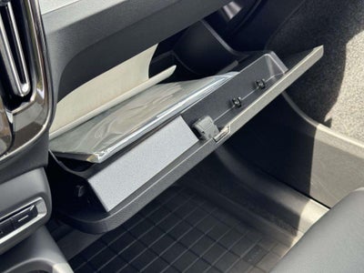 2026 Volvo XC40 Plus, B5 AWD Gas (mild hybrid), Dark