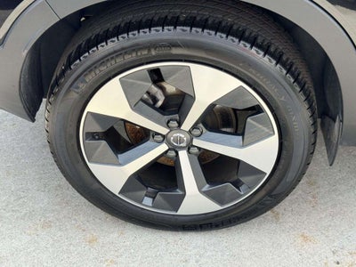 2026 Volvo XC40 Plus, B5 AWD Gas (mild hybrid), Dark