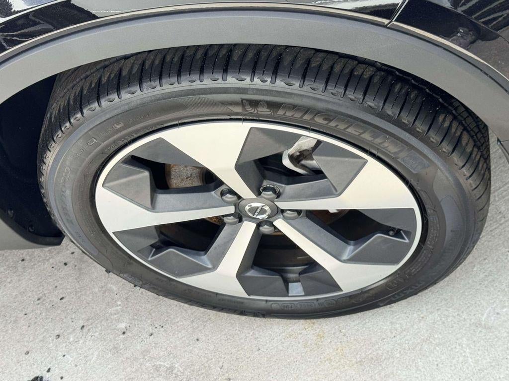 2026 Volvo XC40 Plus, B5 AWD Gas (mild hybrid), Dark