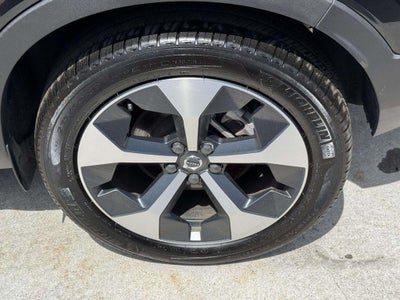 2026 Volvo XC40 Plus, B5 AWD Gas (mild hybrid), Dark