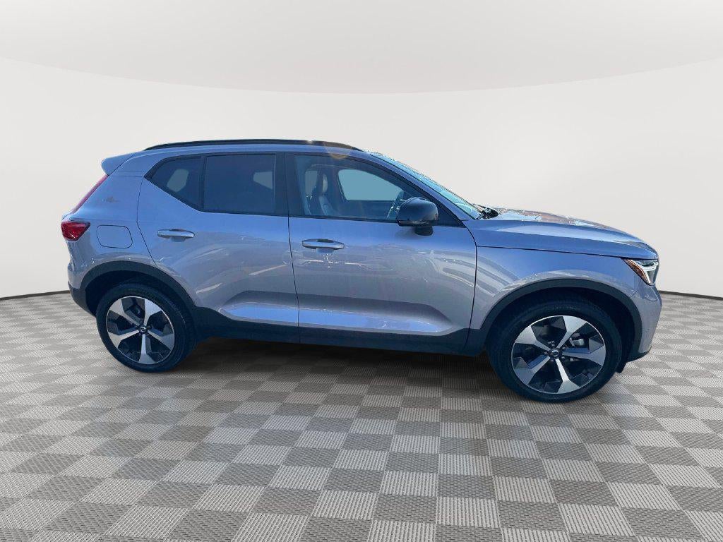 2026 Volvo XC40 Plus, B5 AWD Gas (mild hybrid), Dark