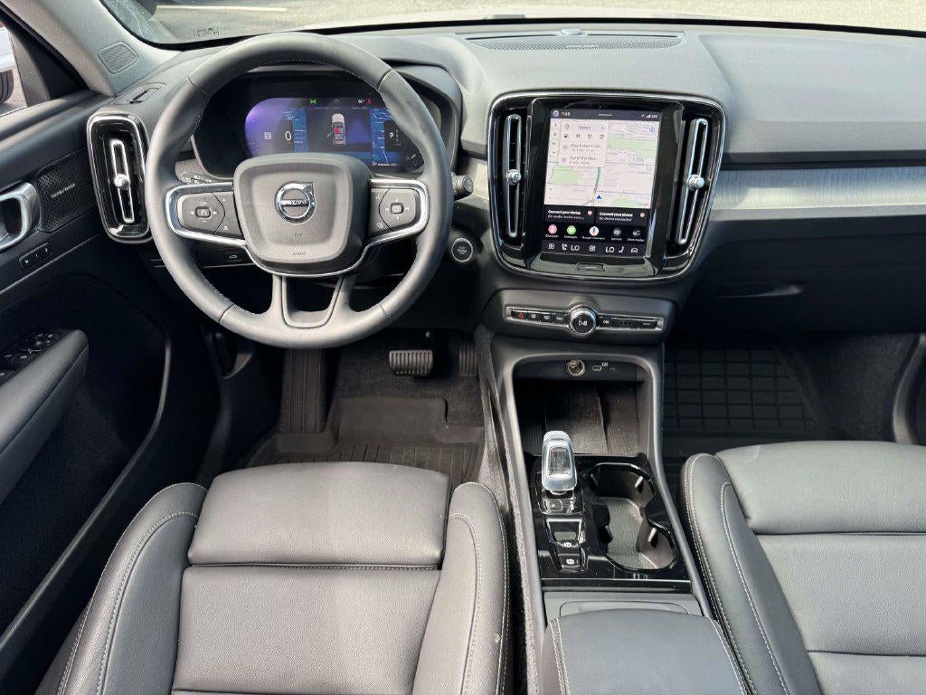 2026 Volvo XC40 Plus, B5 AWD Gas (mild hybrid), Dark