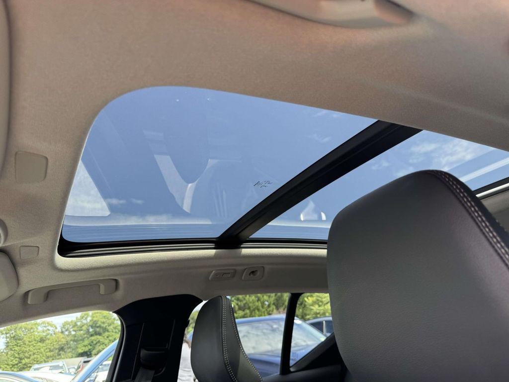 2026 Volvo XC40 Plus, B5 AWD Gas (mild hybrid), Dark