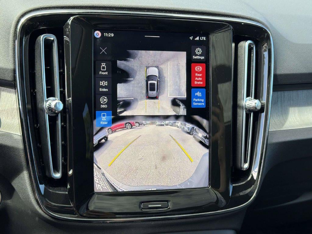 2026 Volvo XC40 Plus, B5 AWD Gas (mild hybrid), Dark