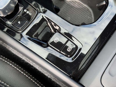 2026 Volvo XC40 Plus, B5 AWD Gas (mild hybrid), Dark