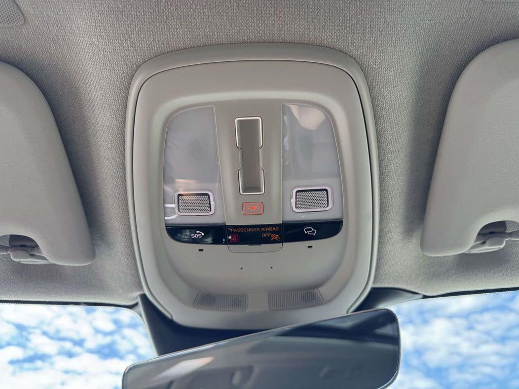 2026 Volvo XC40 Plus, B5 AWD Gas (mild hybrid), Dark
