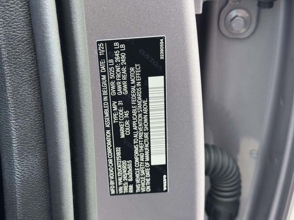 2026 Volvo XC40 Plus, B5 AWD Gas (mild hybrid), Dark