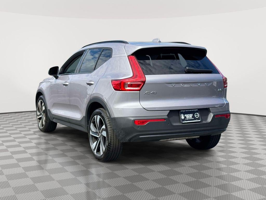 2026 Volvo XC40 Plus, B5 AWD Gas (mild hybrid), Dark
