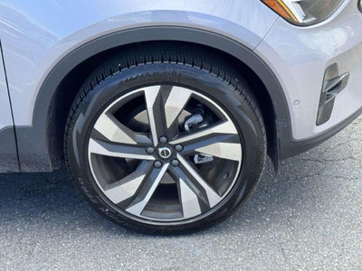 2026 Volvo XC40 Plus, B5 AWD Gas (mild hybrid), Dark