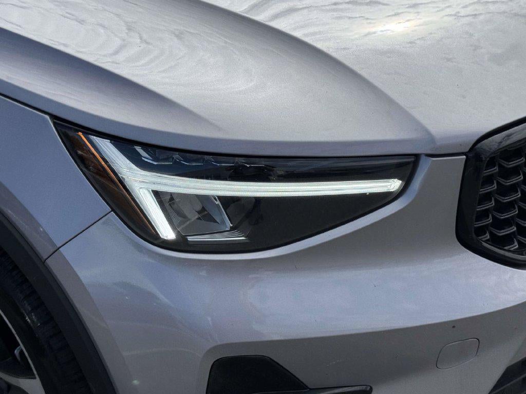 2026 Volvo XC40 Plus, B5 AWD Gas (mild hybrid), Dark